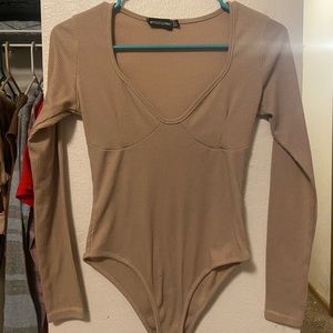 Tan prettylittlething body suit (size small- fits small only)